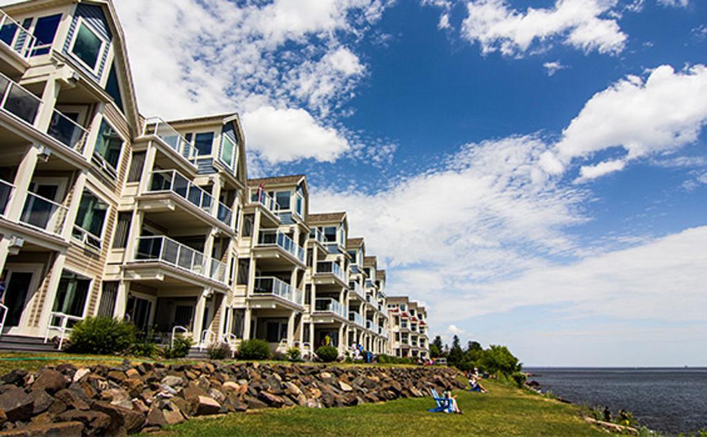 Beacon Pointe On Lake Superior Hotel Duluth Exterior foto